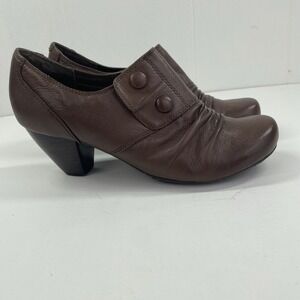 Bare Traps Womens  Size 8 Tyley Brown Leather Booties Slip On Shoes Heel Button